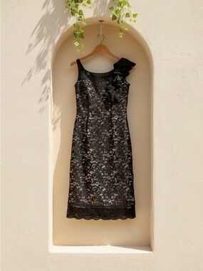 Elegant black lace dress. Size small